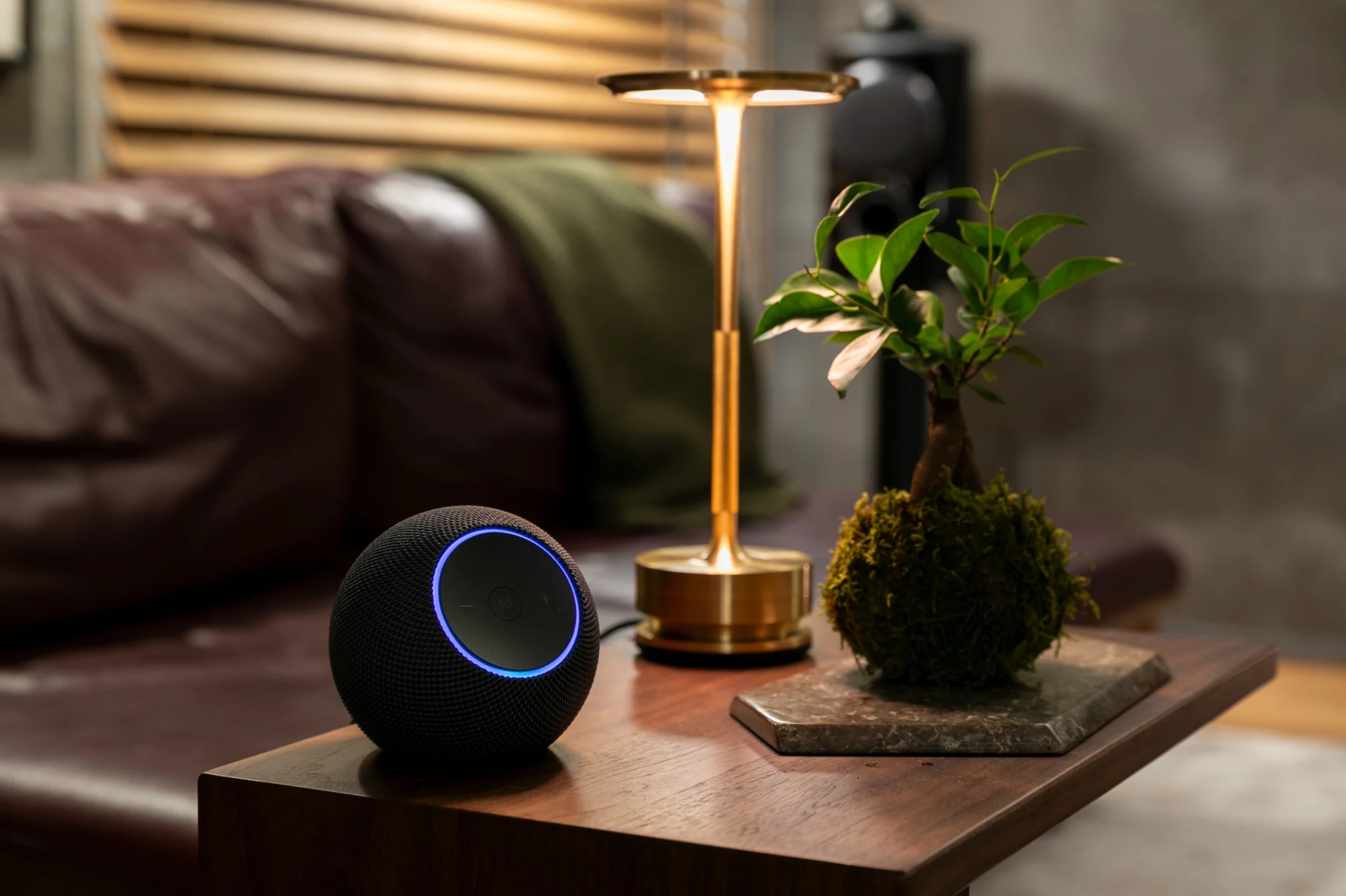 音声操作に使うAmazon Echoとテーブルライト